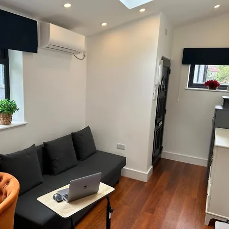 Bespoke Gallery Hendon
