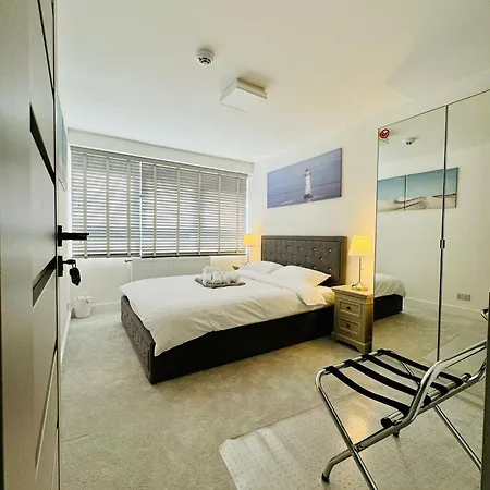 Goulden House D Homestay London