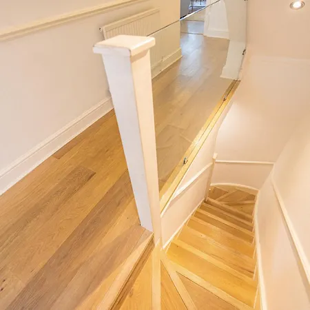 Gorgeous 3 B Edroom In Little Venice