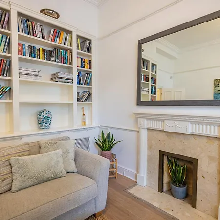 Gorgeous 3 B Edroom In Little Venice Apartment *
