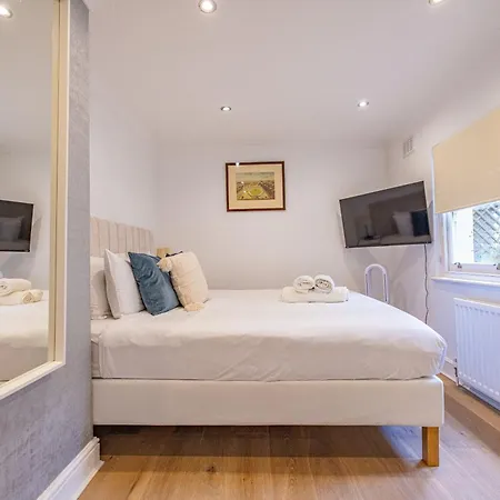 Gorgeous 3 B Edroom In Little Venice Apartment London