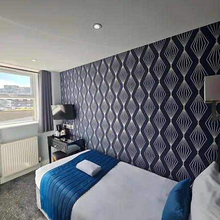 George Hotel 3*