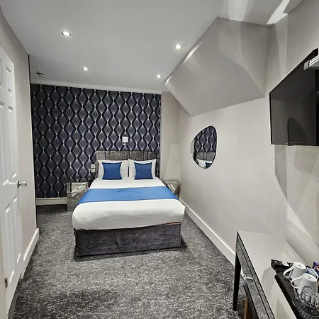 George Hotel