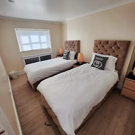 Renovu Premium Homes In Kensington * Лондон