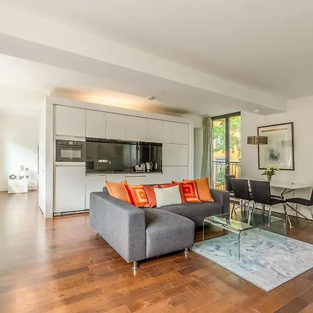 Modern Serviced 3 Minutes From Blackfriars Station Apartment