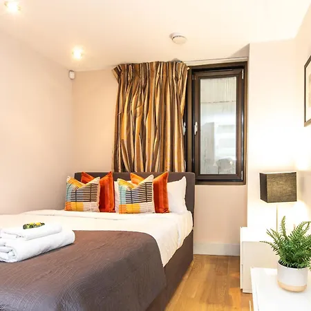 Modern Serviced 3 Minutes From Blackfriars Station Apartment London