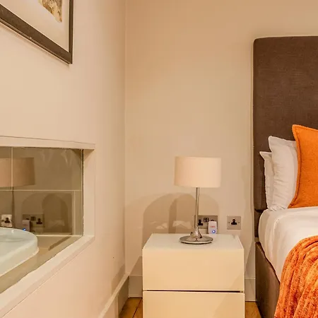 Modern Serviced 3 Minutes From Blackfriars Station Apartment London