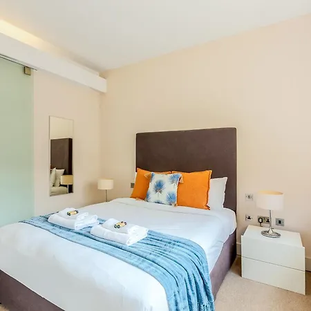 Modern Serviced 3 Minutes From Blackfriars Station * London
