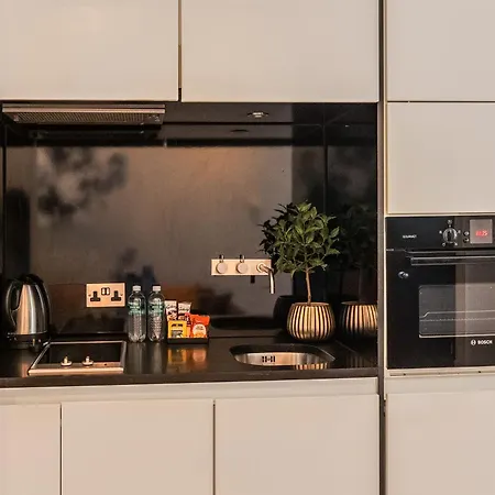 Modern Serviced 3 Minutes From Blackfriars Station Apartment *