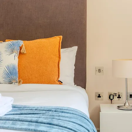 Modern Serviced 3 Minutes From Blackfriars Station Apartment London