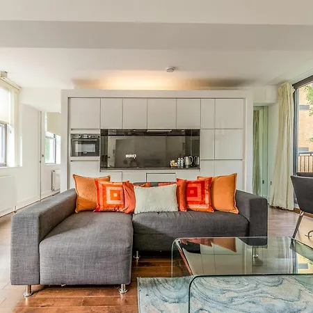Modern Serviced 3 Minutes From Blackfriars Station Apartment London