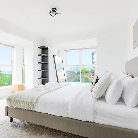 דירה Bright New 2br Flat With Balcony Near Excel *