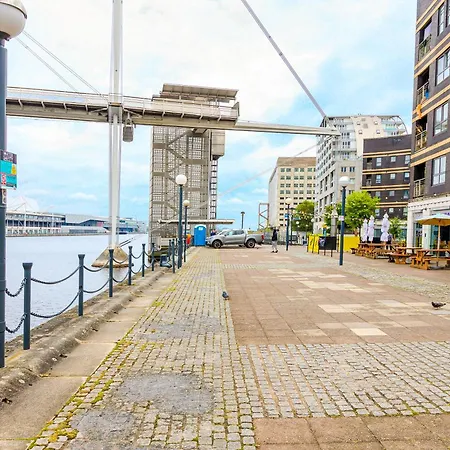 Bright New 2br Flat With Balcony Near Excel *