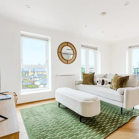 דירה Bright New 2br Flat With Balcony Near Excel *