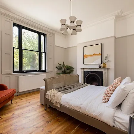 The Tyrwhitt Road Place - Lovely 2bdr Flat With Garden