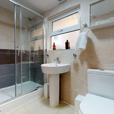 Large Dulwich 3 Bedroom Near Kings College Hospital London