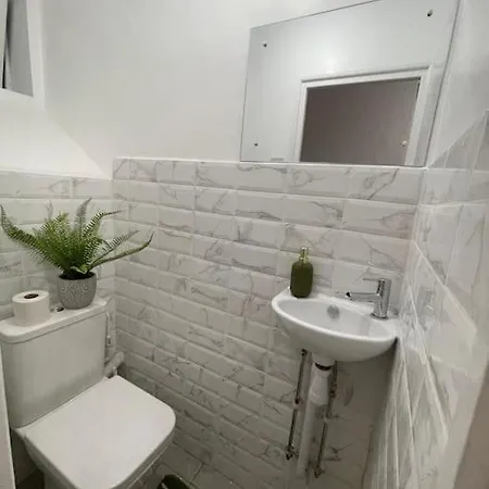 2bd Canarywharf Mile End Private Balcony Free Parking Apartmán *