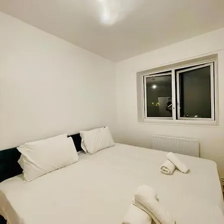 Apartmán 2bd Canarywharf Mile End Private Balcony Free Parking Londýn