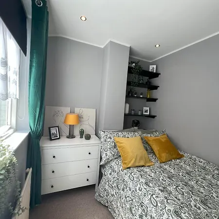 Two Bedroom Flat In Londra