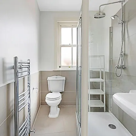 Serene 2br - 3 Mins To Fulham Broadway דירה