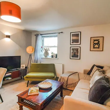 Stunning 2 Bedrooms Apartment