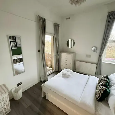 Spacious Modern 1-bed Near Victoria Park & Stadium Apartamento