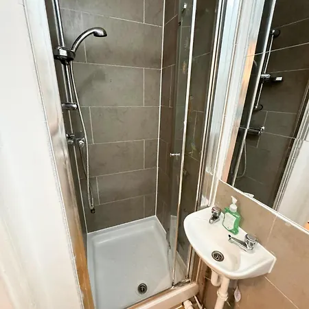 Clapham Apartment *