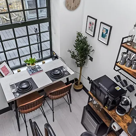 Cozy Studio Loft In Trendy Locale Apartment *