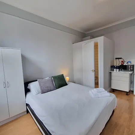 Charming In Near Apartment London