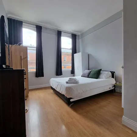 Charming In Near Apartment *