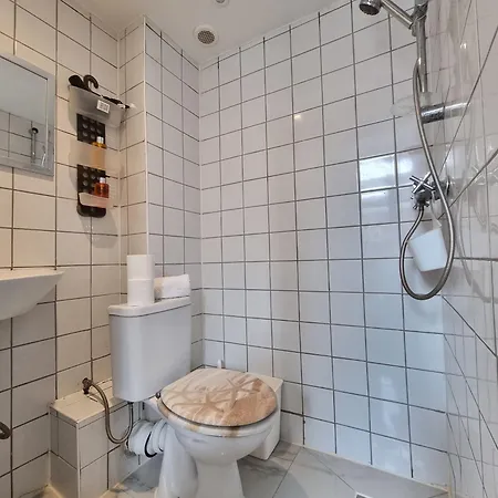 Charming In Near Apartment London