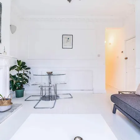 Spacious 2-bed Ground Floor Flat With Private Garden Apartamento Londres