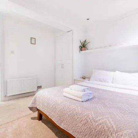 Spacious 2-bed Ground Floor Flat With Private Garden Apartamento *