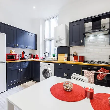 12 Bed Charming And Bright Flat * London