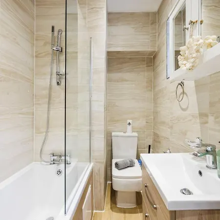 Apartment 12 Bed Charming And Bright Flat