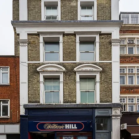 12 Bed Charming And Bright Flat Apartment