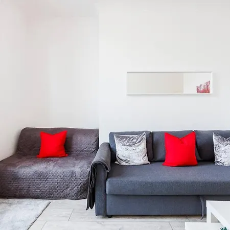12 Bed Charming And Bright Flat * London