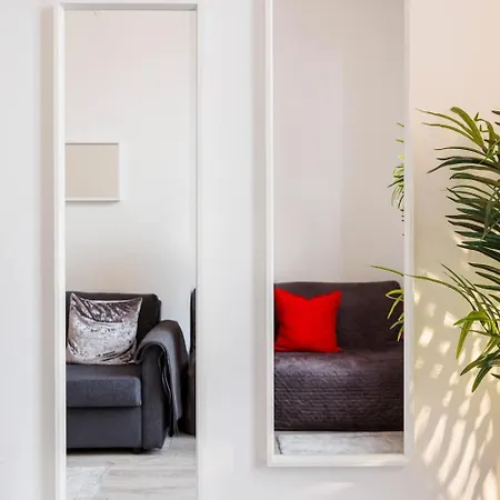 Apartment 12 Bed Charming And Bright Flat London