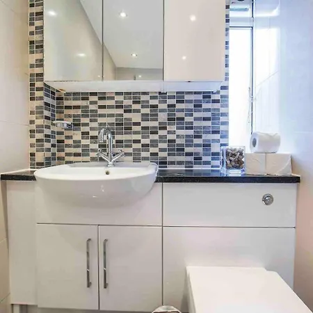 1 Bed Apartment- Marble Arch 4 London
