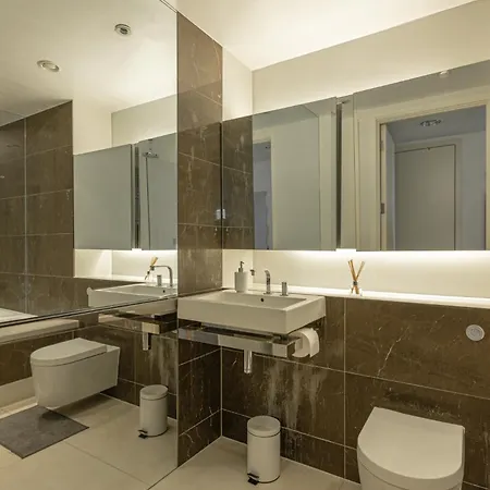 Luxury 1 Bedroom Canary Wharf Couples & Work-friendly
