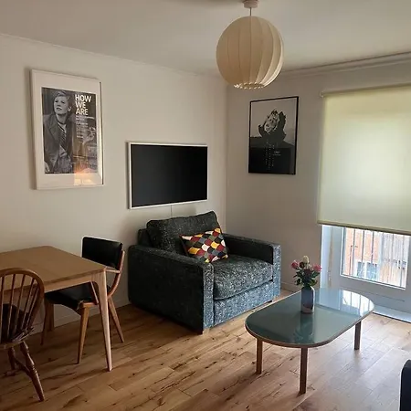 Flat In * לונדון
