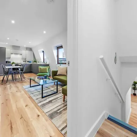 Apartment Serviced Apt In Central Lr3 London