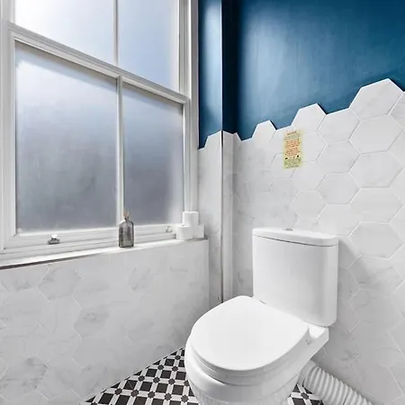 Comfort 2bedroom, 2bathroom With Ac London