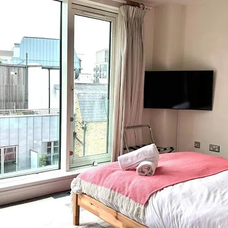 Stunning 2 Bed Ensuite * London