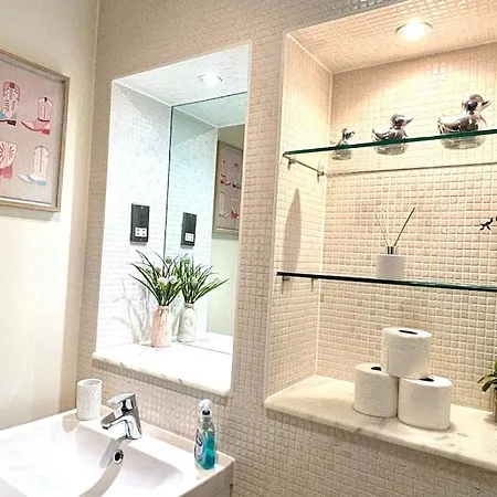 Stunning 2 Bed Ensuite *