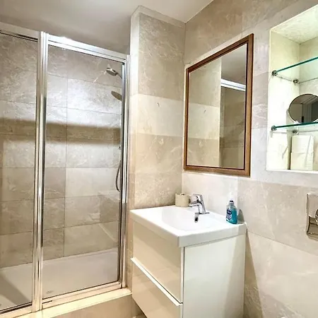 Apartment Stunning 2 Bed Ensuite