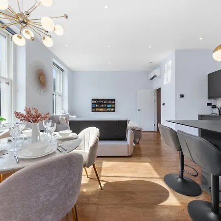 Comfort 2bedroom, 2bathroom With Ac London