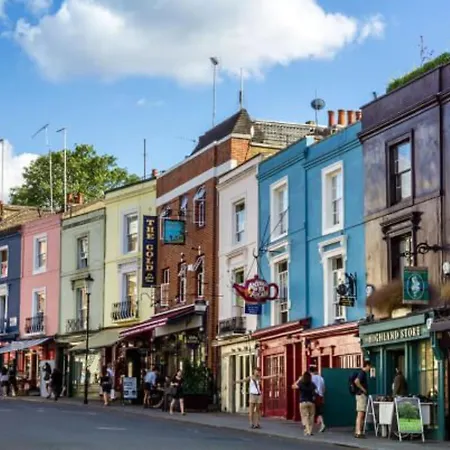 Bohemian Notting Hill Flat, Garden & Amenities * London