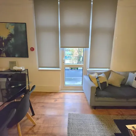 Large Dulwich 3 Bedroom Near Kings College Hospital * London