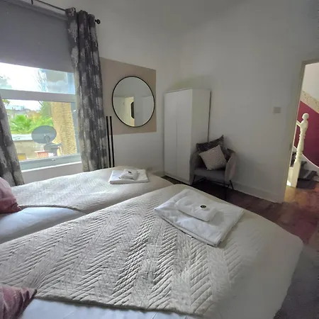 Large Dulwich 3 Bedroom Near Kings College Hospital Apartment *